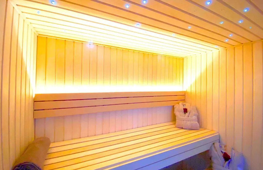Brit Hotel Piscine & Spa - Fougeres-1