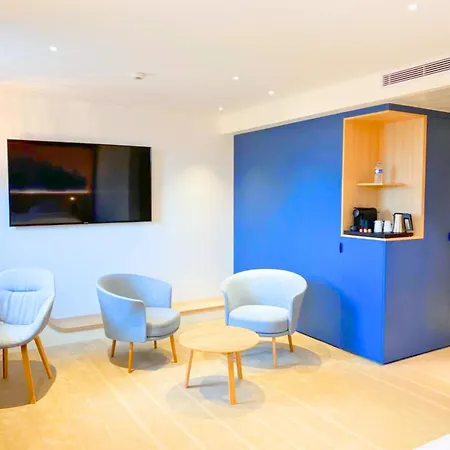 Brit Hotel Piscine & Spa - Fougeres-3