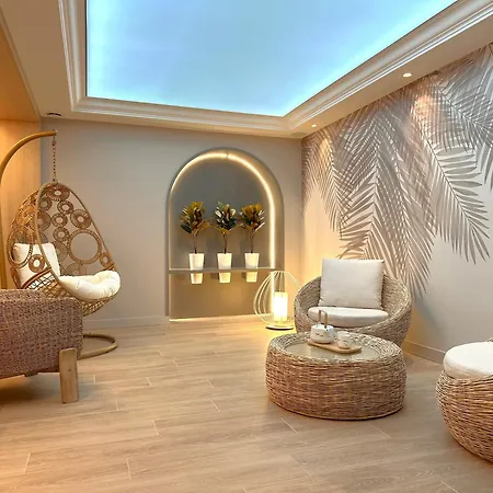 Brit Hotel Piscine & Spa - Fougeres-2