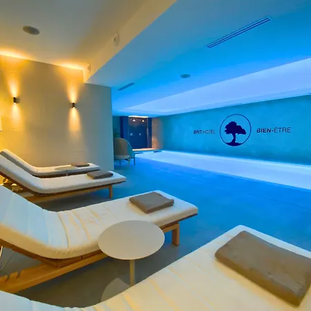 Brit Hotel Piscine & Spa - Fougeres-2